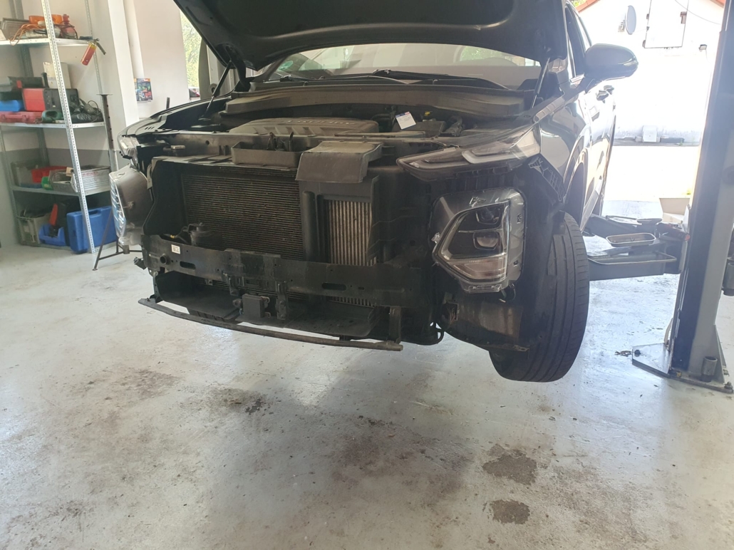 Hyundai Santa Fe ohne Frontschürze
