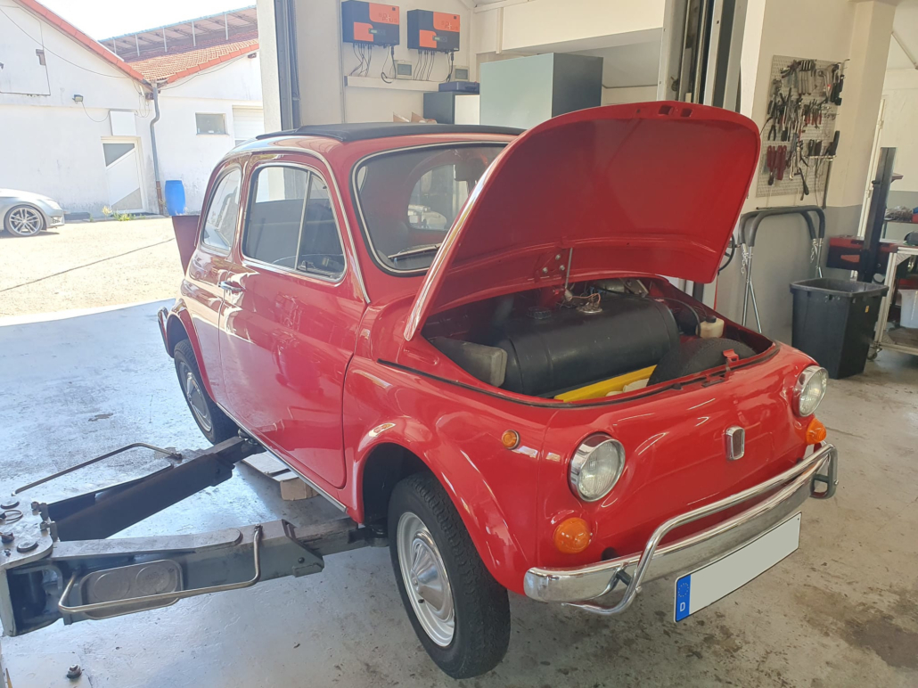 Fiat 500 1969 Motorhaube offen